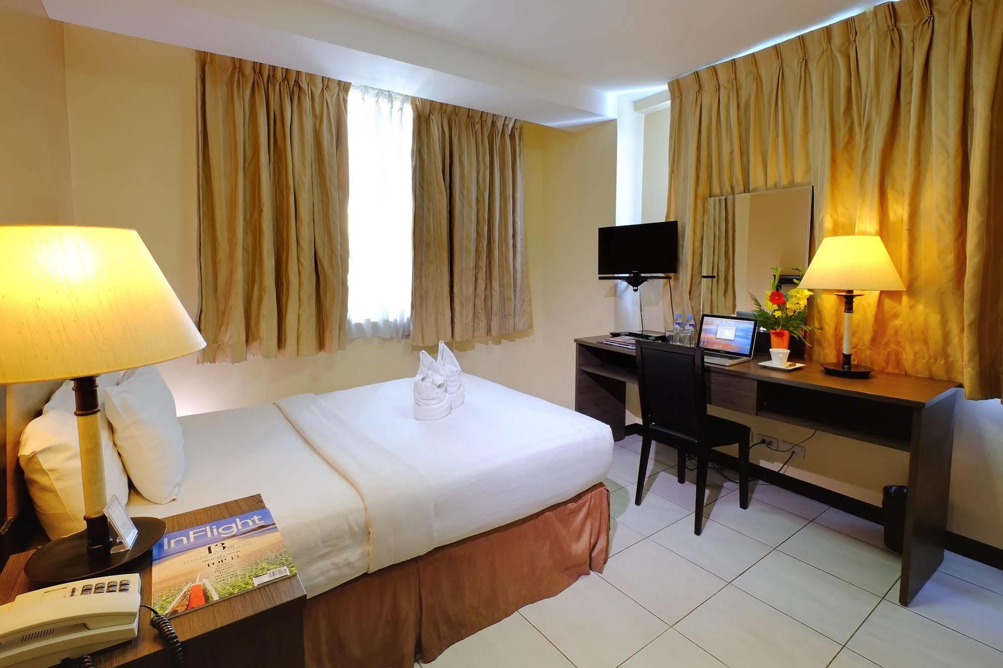 Hotel Oyo 187 The Maxwell Cebu